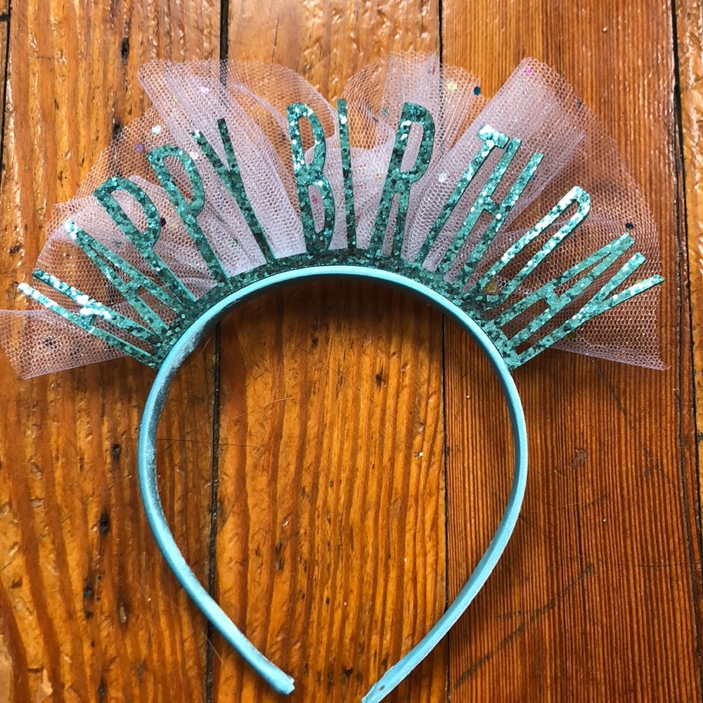 Adorable happy birthday crown
